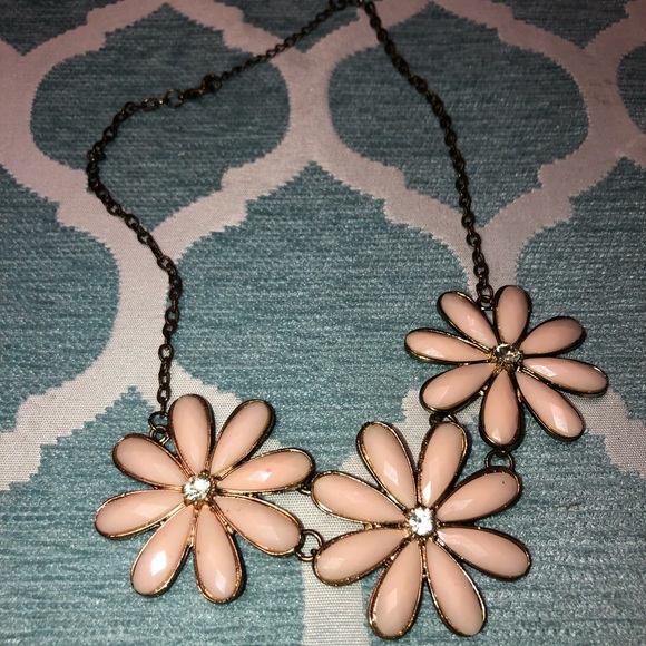 FLOWER NECKLACE SET - Picture 2 of 2